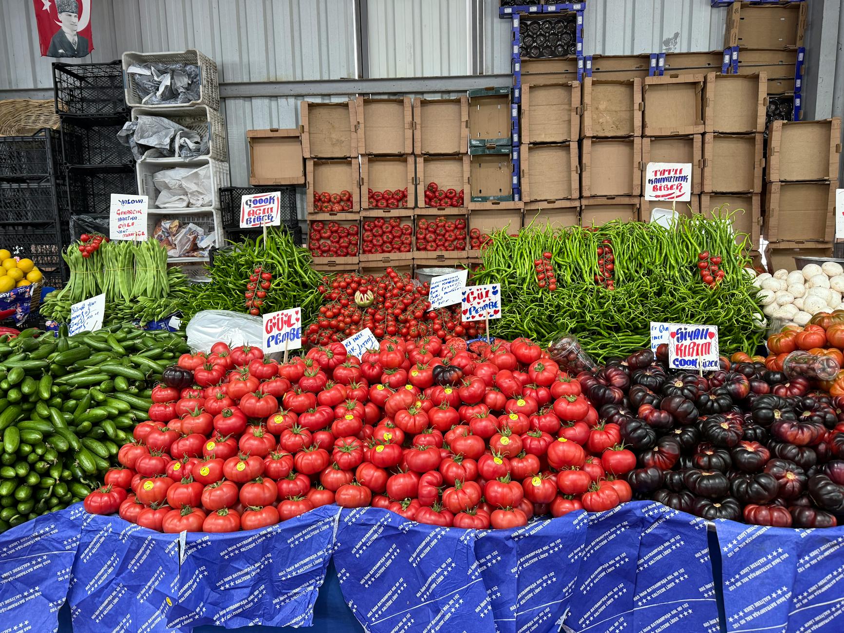 ผักผลไม้ในตลาดปารีส - Photo by Hikmet Toprak on Pexels